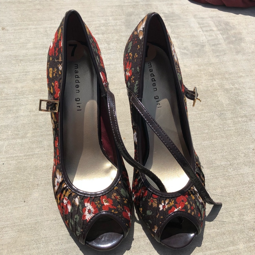 Peep toe heels
